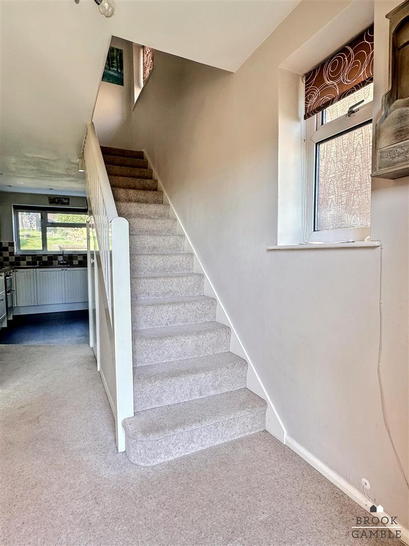 3 Bedroom House. Cherry Garden Road in Eastbourne, East Sussex 11